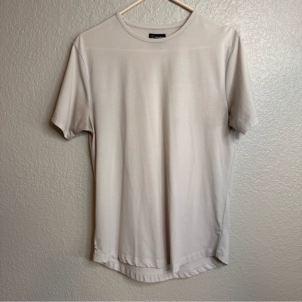 Cuts Clothing Men’s T-Shirt Size Medium